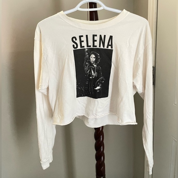 Official Selena Merchandise Tops - Official Selena Quintanilla Cropped Long Sleeve Graphic Tee